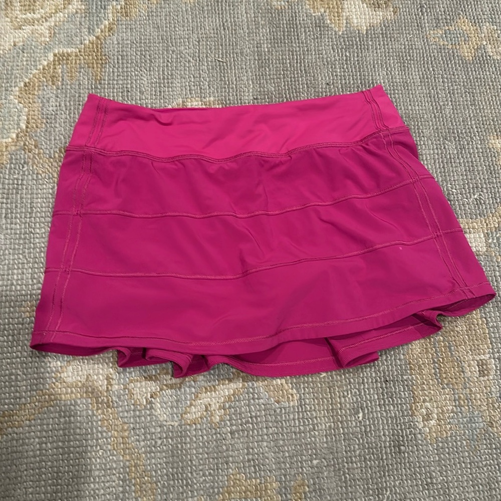 EUC lululemon size 6 skirt